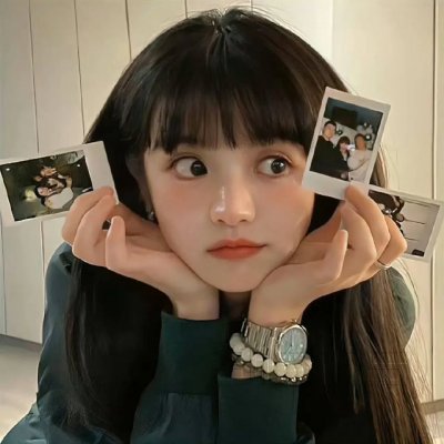 空房间里的女人